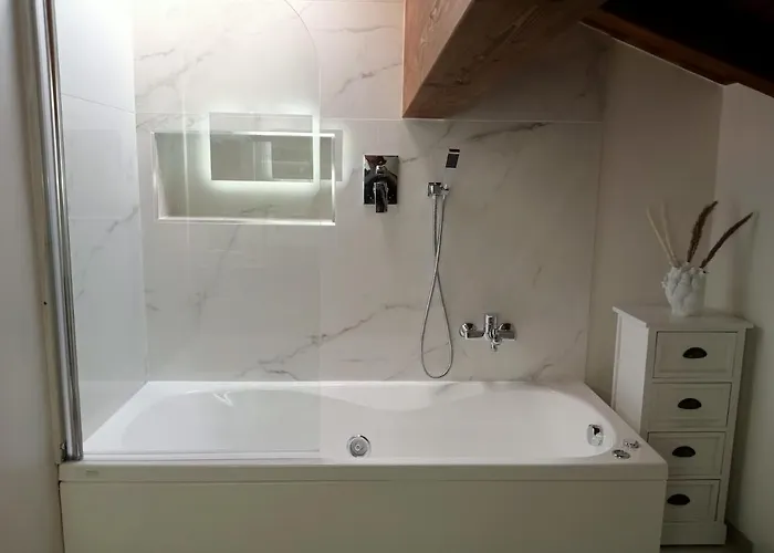 B&B Casale Monte Valestra 4*