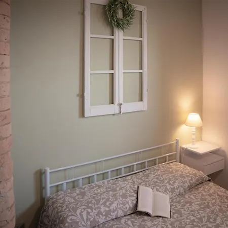 Casale Monte Valestra Bed & Breakfast