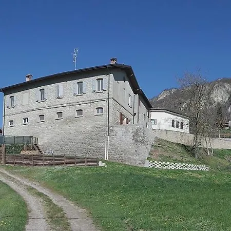 Casale Monte Valestra Bed & Breakfast 4*