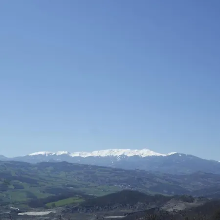 Bed & Breakfast Casale Monte Valestra 4*