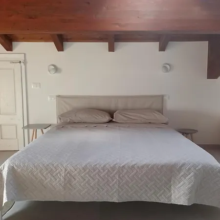 Casale Monte Valestra Bed & Breakfast Bebbio