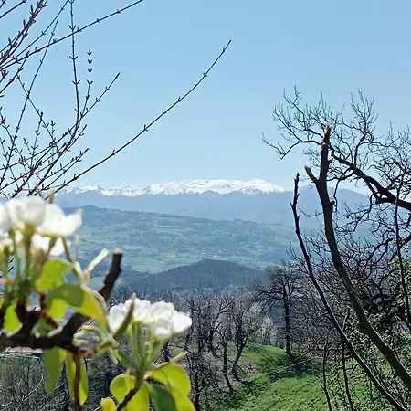 Nocleg ze śniadaniem Casale Monte Valestra 4*