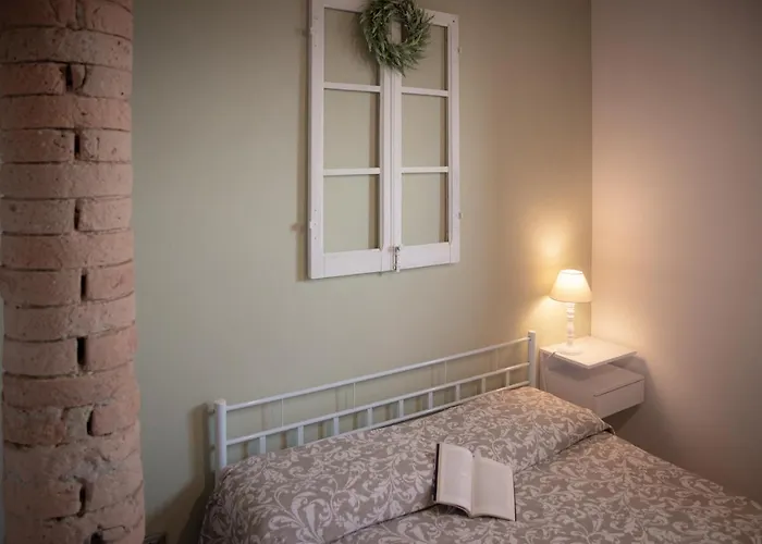 Casale Monte Valestra Bed & Breakfast