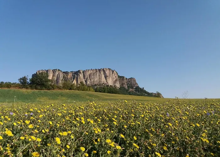 Casale Monte Valestra Bed & Breakfast 4*