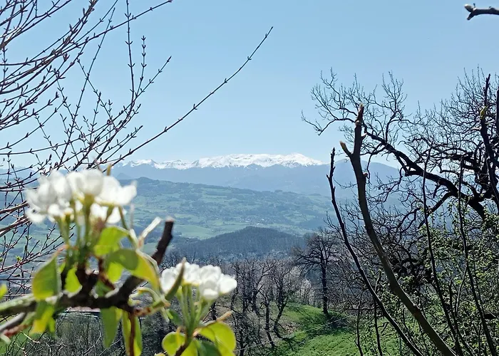 Bed & Breakfast Casale Monte Valestra 4*